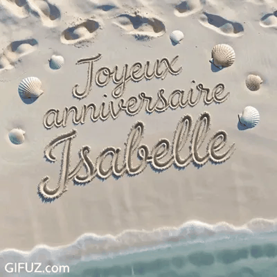 Feliz Aniversário Isabelle está escrito na areia ao lado da água, cercado por conchas.