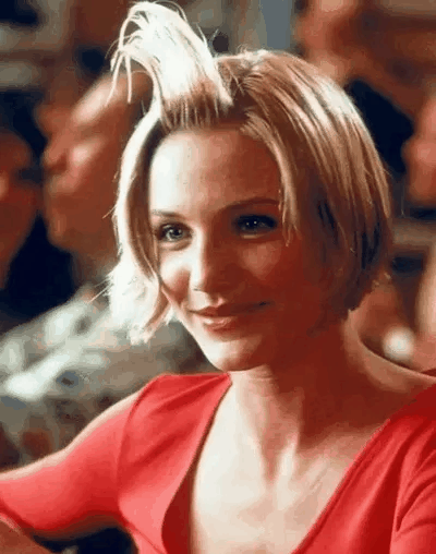Um sorriso divertido e um penteado inesquecível de Algo em Mary.