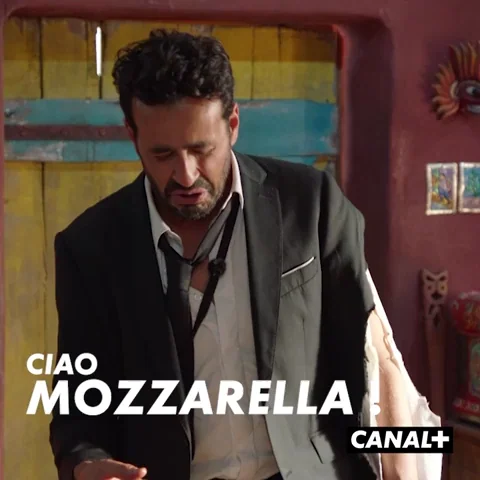 Jonathan Cohen saluta con la scritta Ciao mozzarella.