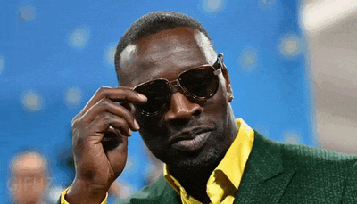 Omar Sy applauds enthusiastically.